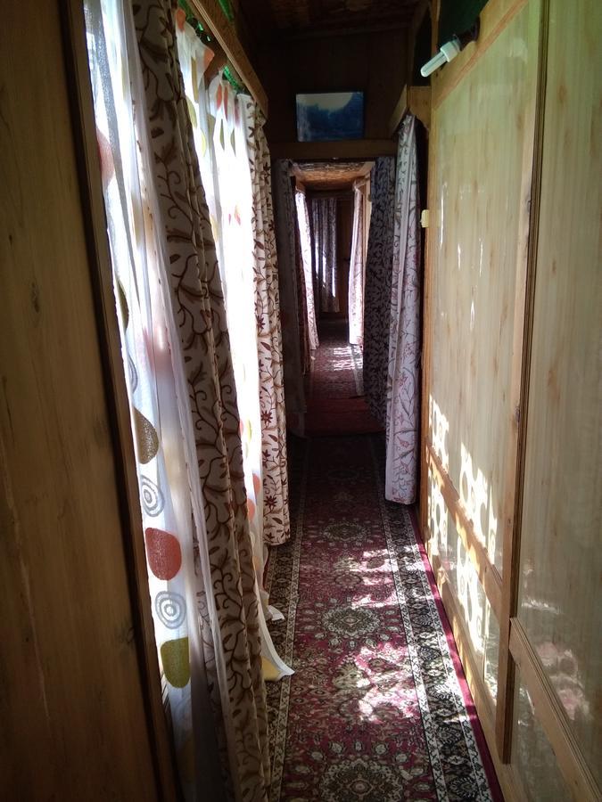 Houseboat - City Of Kashmir Hotel Srīnagar Kültér fotó