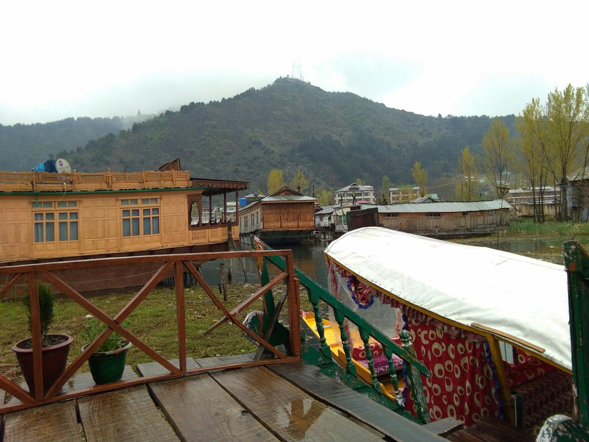 Houseboat - City Of Kashmir Hotel Srīnagar Kültér fotó